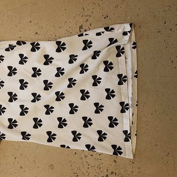 H&M Divided white with black bows zipper back short sleeve t shirt - Picture 3 of 8